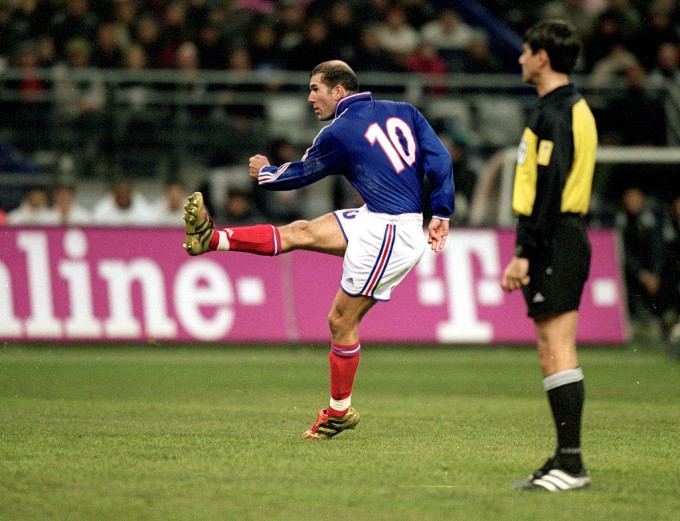 Zinedine Zidane 2001-ben, egy Németország elleni meccsen