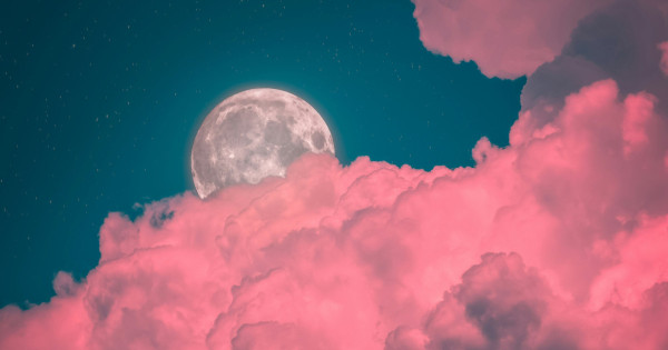 Borítókép: 4 csillagjegy, akiknek szerencsét és boldogságot hoz az júniusi telihold: rájuk nagyon pozitívan hat az eperhold!