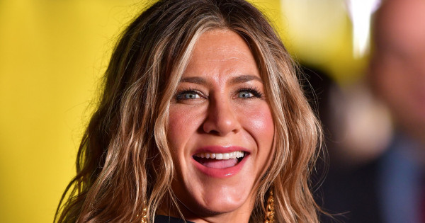 Borítókép: Jennifer Aniston odáig volt érte! A '90-es évek egyik megosztó cipőtrendje idén nyáron visszatér - és népszerűbb, mint valaha!