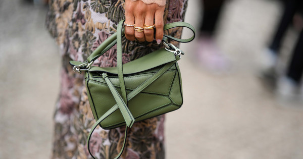 Borítókép: Sokan még mindig nem tudnak megbékélni vele! A 2000-es évek népszerű körömtrendje 2025 nyarán visszatér