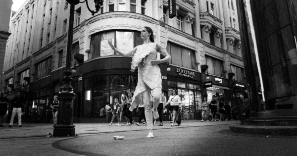 Borítókép: BODY LANGUAGE // TESTBESZÉD – A divat, ami érzéseket kelt életre