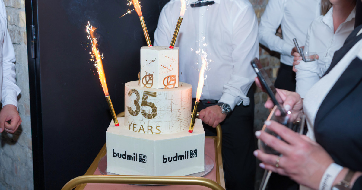 Stílus időtlenségbe csomagolva: 35 éves lett a budmil!