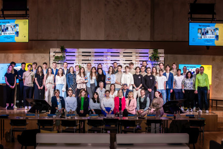 Borítókép: Jövőépítők - A jövő ezekkel a diákokkal kezdődik