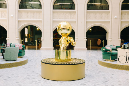 Borítókép: Művészet és dekoráció határán – Design Exchange X Kiss Miklós Just Decoration című tárlata a W Budapestben