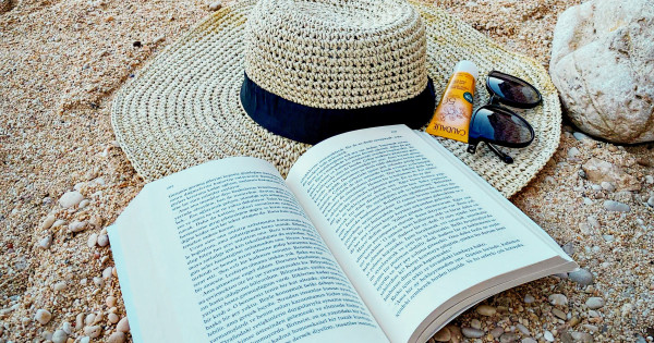 Borítókép: Könyves toplista: Íme 2025 legjobb 7 romantikus nyári regénye, amit le sem bírsz majd tenni