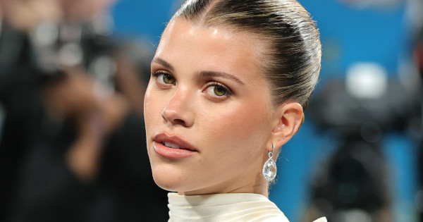 Borítókép: A műszempilla már lejárt lemez! Helyette a szellemszempilla a 2025-ös nyár legnagyobb sminktrendje - így hordják a legstílusosabb sztárok