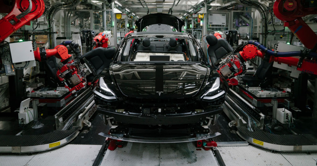 Tesla Model 3 készül a fremonti gyárban