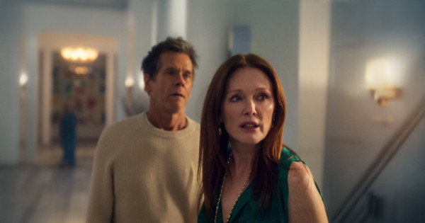 Borítókép: 10 izgalmas minisorozat a Netflixen, amit akár egy repülőút alatt ledarálhatsz