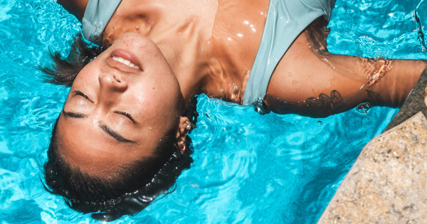 Borítókép: A 4 legjobb hajtermék 2025 nyarán, ami nélkülözhetetlen a tengerparton - só, nap és klór ellen is védenek!