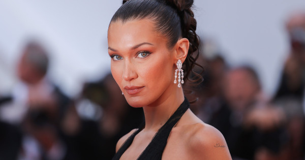 Borítókép: Ettől a testápolótól olyan tökéletes Bella Hadid bőre - több ezer vásárló esküszik erre a filléres gyógyszertári termékre!