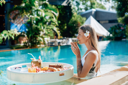 Borítókép: Bűntudatmentes nyaralás: így egyél jól akkor is, ha diétázol vagy intoleranciád van