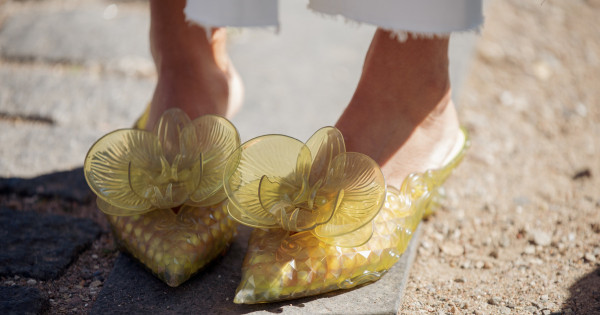 Borítókép: 4 sokak által szeretett nyári lábbeli, ami már nem divatos 2025 nyarán - mutatjuk, mik jönnek helyettük!