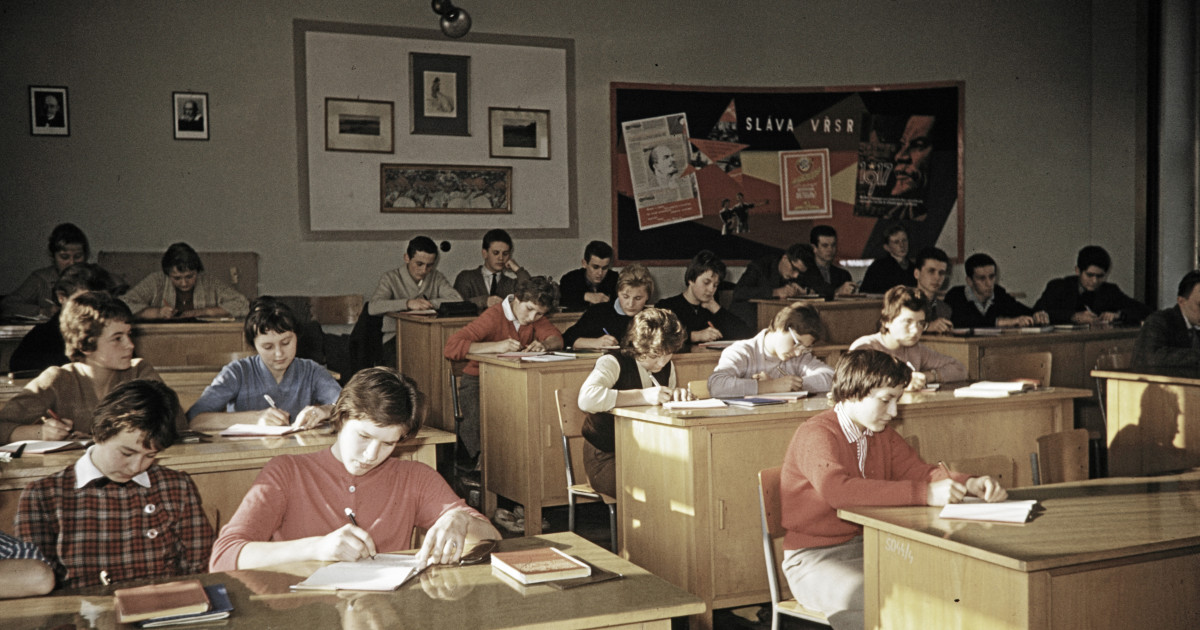 Borítókép: 8 nosztalgikus érdekesség, ami a régi idők iskoláit idézi meg: fotókon az emlékek!