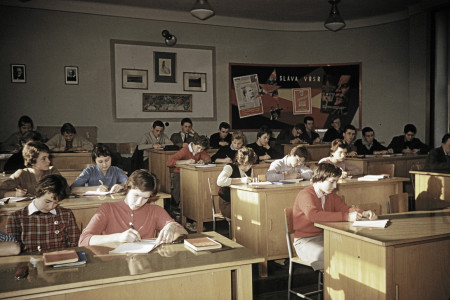 Borítókép: 8 nosztalgikus érdekesség, ami a régi idők iskoláit idézi meg: fotókon az emlékek!