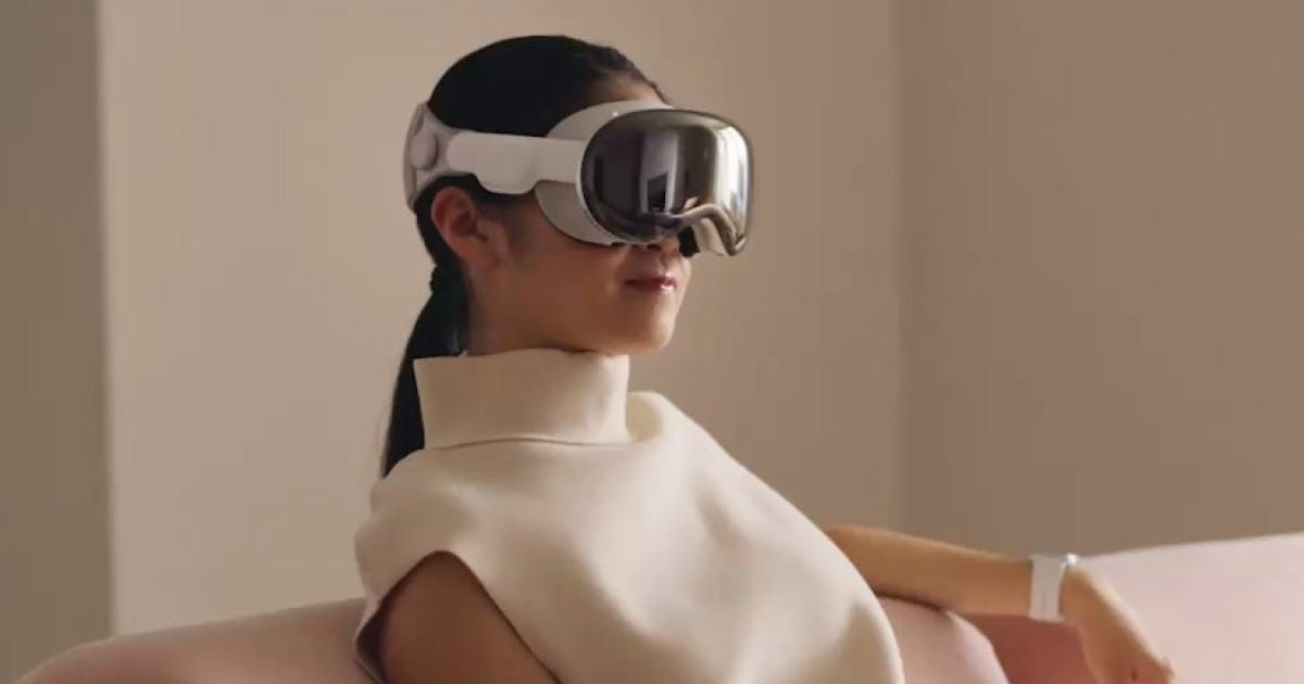 Apple Vision Prót viselő nő
