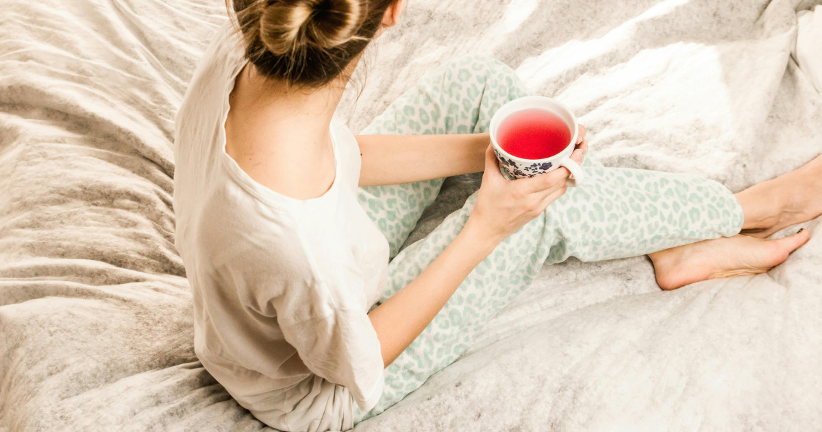 Borítókép: 6 gyógynövény, ami segít megküzdeni a menstruációs görcsökkel: kiváló alternatívák lehetnek gyógyszerek helyett