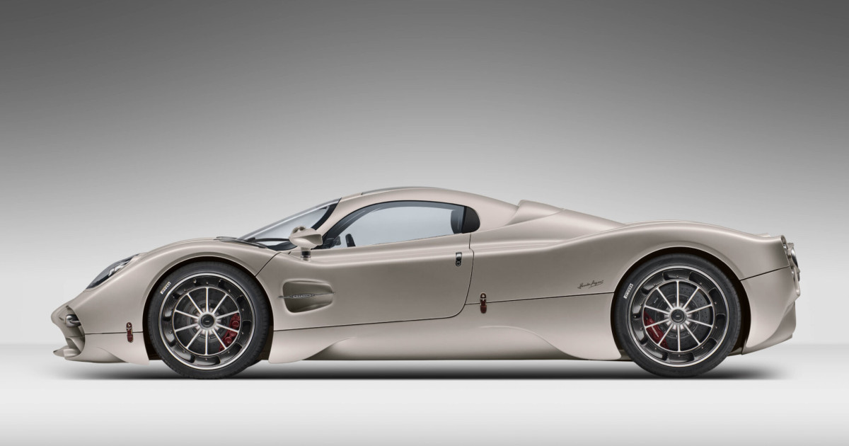 Pagani Utopia oldalnézetből