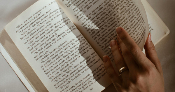 Borítókép: Könyves toplista: Ez minden idők 10 legjobb thriller regénye az emberek szerint, amit nem tudsz majd letenni, annyira izgalmas!