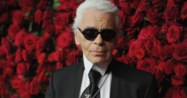 Borítókép: Egyetlen ruha, ami mindent megváltoztat: Karl Lagerfeld felfedte a stílusos nők titkát, avagy a darab, ami kötelező lenne a gardróbodban