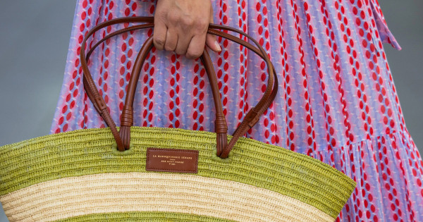 Borítókép: 13 stílusos és praktikus darab, amit egy kifinomult és modern nő utazótáskája tartalmaz egy nyaraláson