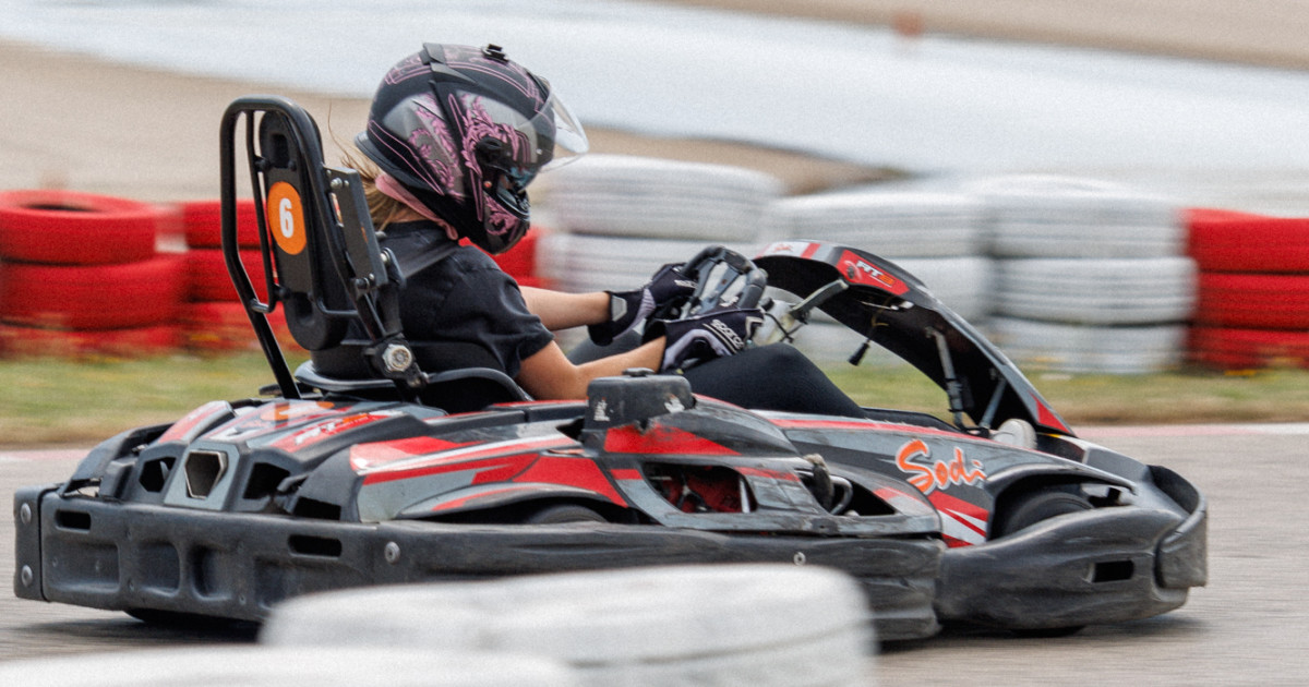 Csajok is Gokartoznak