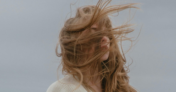 Borítókép: 2 népszerű hajnövesztő olaj, ami valójában semmit sem ér a szakértő szerint - helyette ezeket használd, mert biztosan beválnak!