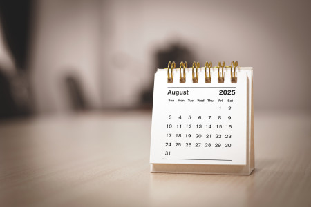 Borítókép: 5 híres író és költő, aki augusztusban született