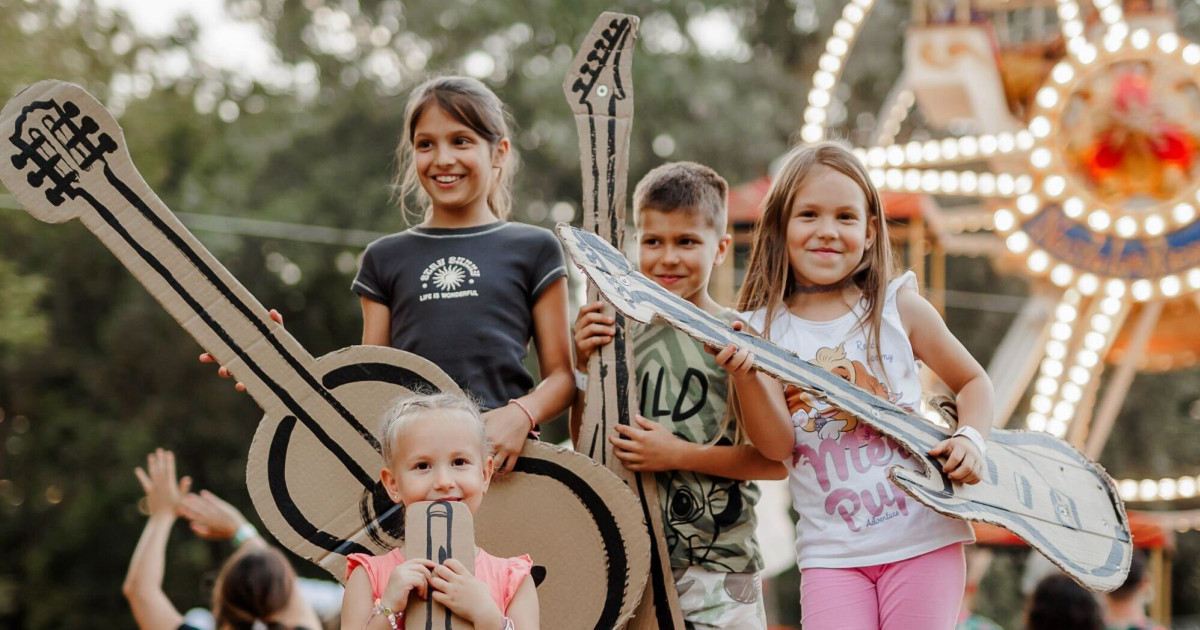 Borítókép: Gyerekkel menni a Sziget Fesztiválra? Családos programok, amiktől a nyár legjobb élménye lehet