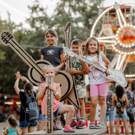 Borítókép: Gyerekkel menni a Sziget Fesztiválra? Családos programok, amiktől a nyár legjobb élménye lehet
