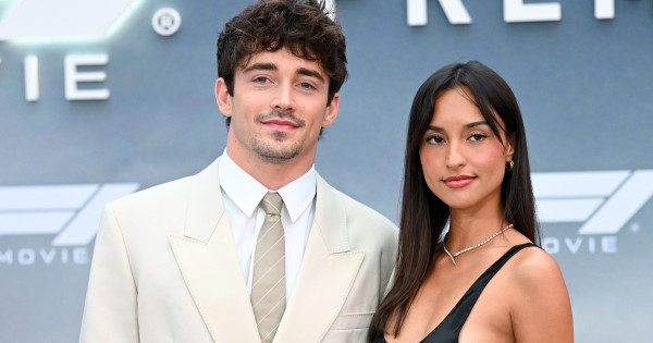 Borítókép: A vásárlók azt mondják, ez a legjobb drogériás szempillaspirál - még az F1-es sztár, Leclerc gyönyörű barátnője is ezt használja!