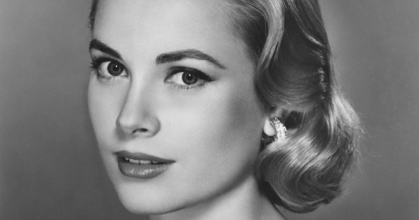 Borítókép: Láttad már? Ilyen sármos férfi lett Grace Kelly legidősebb unokája - FOTÓK