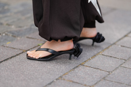 Borítókép: 7 ruhadarab és kiegészítő, amit a francia nők soha nem viselnének nyáron