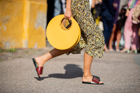 Borítókép: Egy klasszikus, ami mindig beválik: így viseld a papucsot idén nyáron