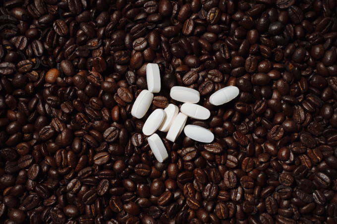 Reggeli kávé + vitaminok: nem mindig jó párosítás.