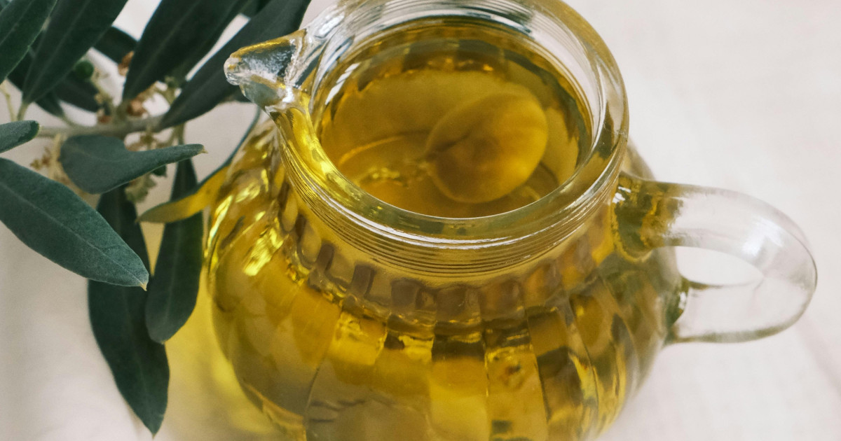 Borítókép: Az egészségügyi szakértők egyetértenek: 6 tényleg egészséges növényi olaj, ami jóval túlmutat a klasszikus étolajon - érdemes őket a napi étkezési rutinodba beépíteni!