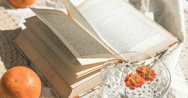 Borítókép: Könyves toplista: 7 regény, amit minden 40 év feletti nőnek el kell olvasnia az életben