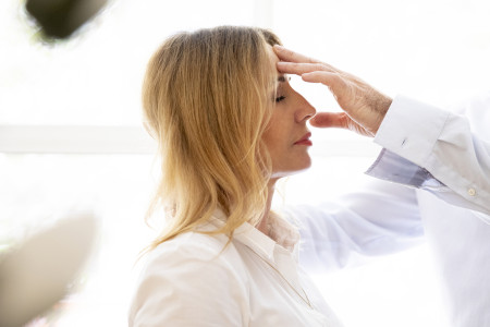 Borítókép: Ezért lehet számodra is megoldás a hipnoterápia: 5 probléma, amire ez a módszer a legjobb gyógyír!