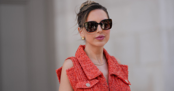 Borítókép: Uncsi már a világoskék farmer! A francia nők szerint ez a nadrágfazon sokkal stílusosabb választás 2025 őszén