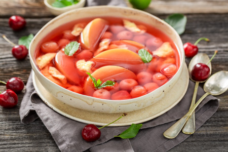 Borítókép: 5 variáció gyümölcslevesre: szeptemberben is kanalazhatod a nyár ízeit