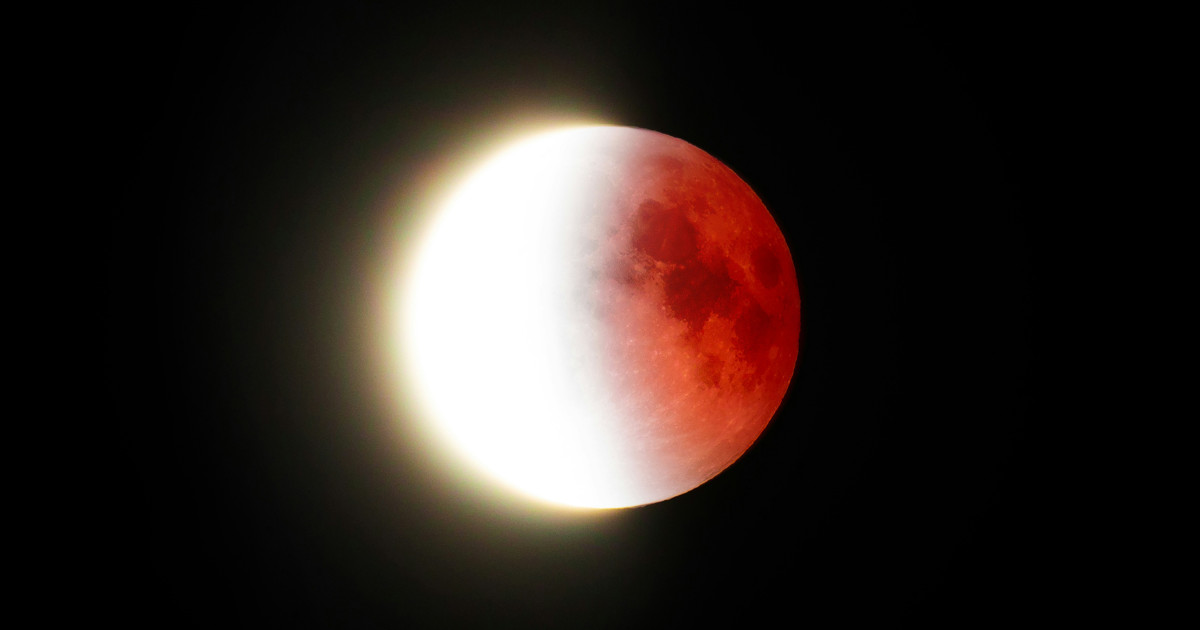 Borítókép: 4 csillagjegy, akinek sorsfordító változást hoz a szeptemberi holdfogyatkozás: nekik szerencsések lesznek a következő hetek!