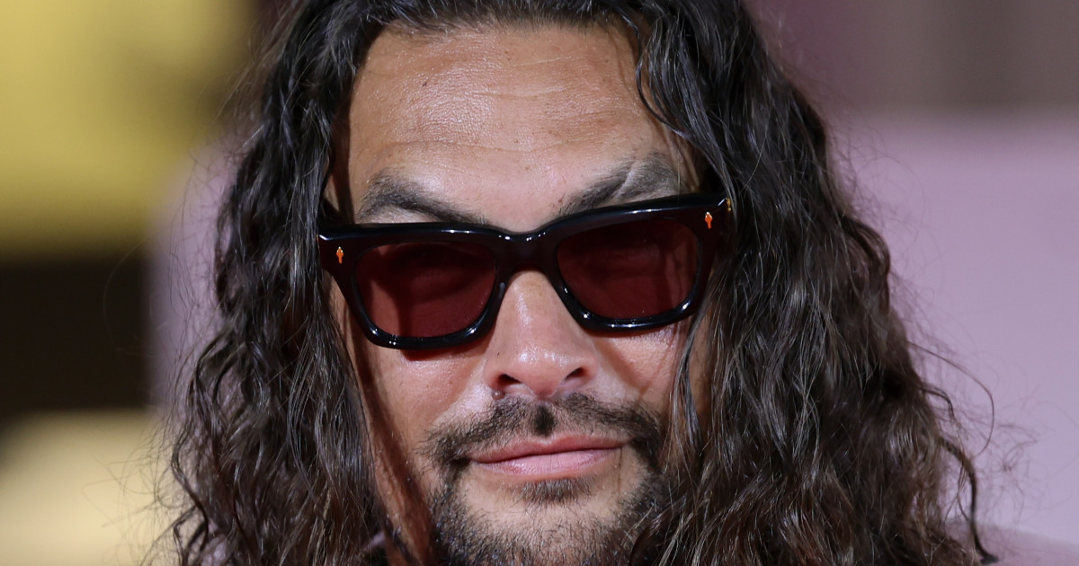 Lehetetlen szó nélkül hagyni: Jason Momoa rózsaszín körmökkel parádézott Velencében