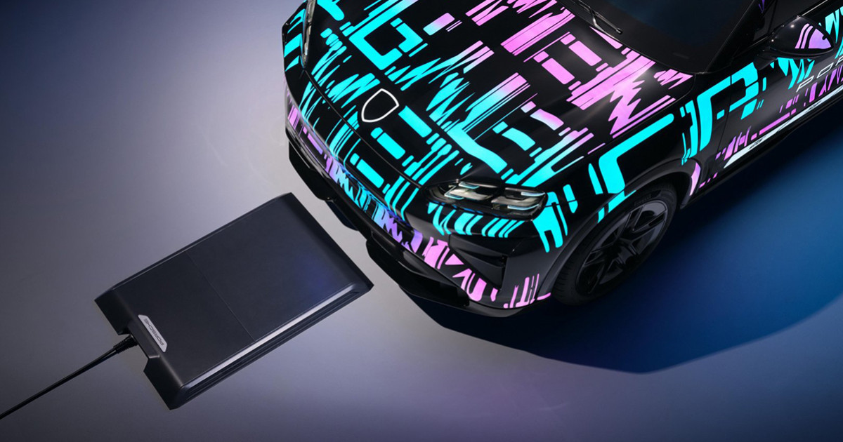 Elektromos Porsche Cayenne vezeték nélküli töltővel