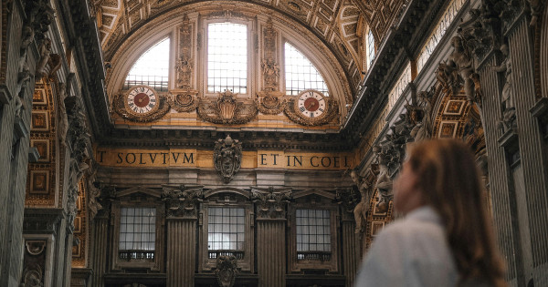 Borítókép: Ősi szavak, modern erő: 11 latin bölcsesség a jelen kihívásaihoz