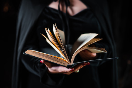 Borítókép: 8 könyv az olvasás világnapja alkalmából, amitől a hideg kiráz – a legjobb értelemben