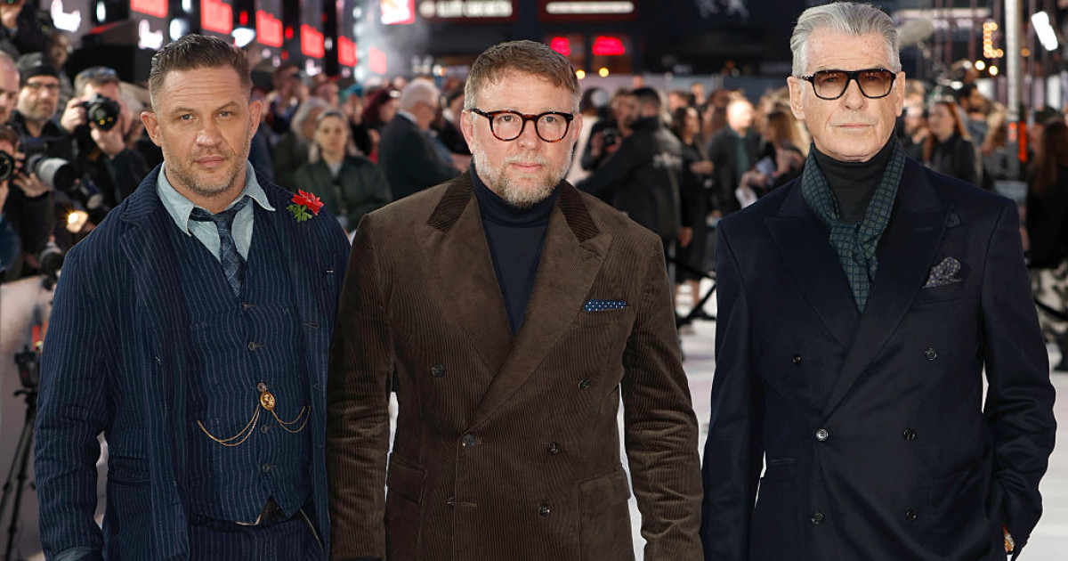 Guy Ritchie áll Tom Hardy és Pierce Brosnan között