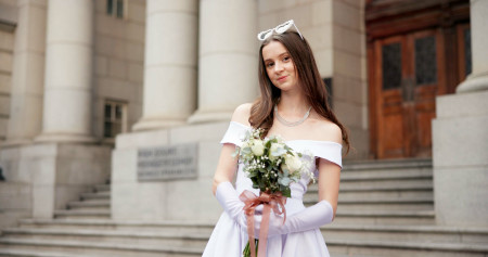 Borítókép: Férjhez menni és gyereket vállalni 20 évesen: régen természetes volt, de ma? Szülőket kérdeztünk, mit gondolnak a témáról