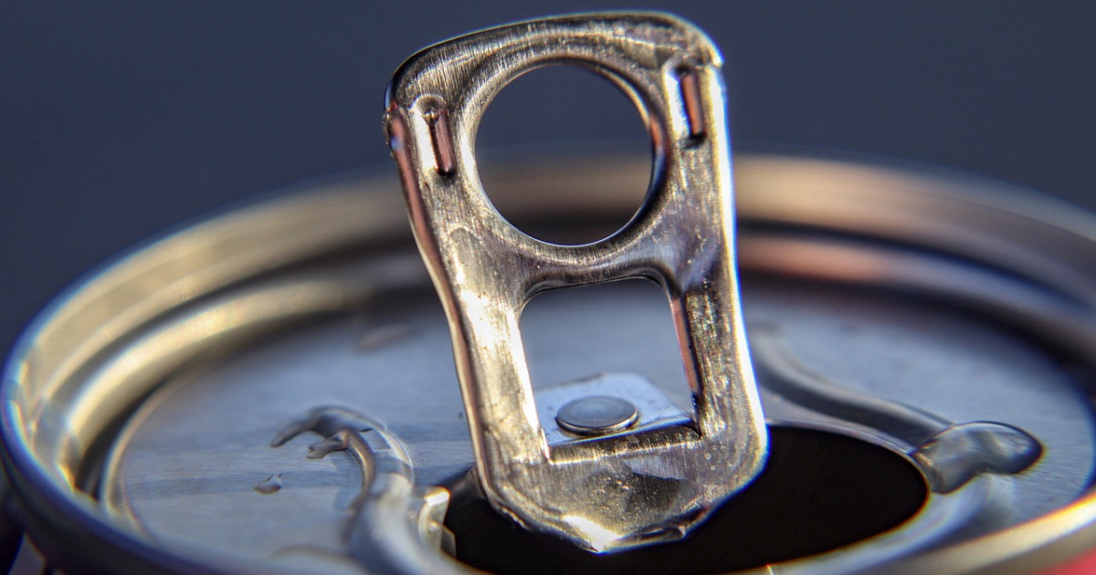 Dobozos üdítő nyitófüle