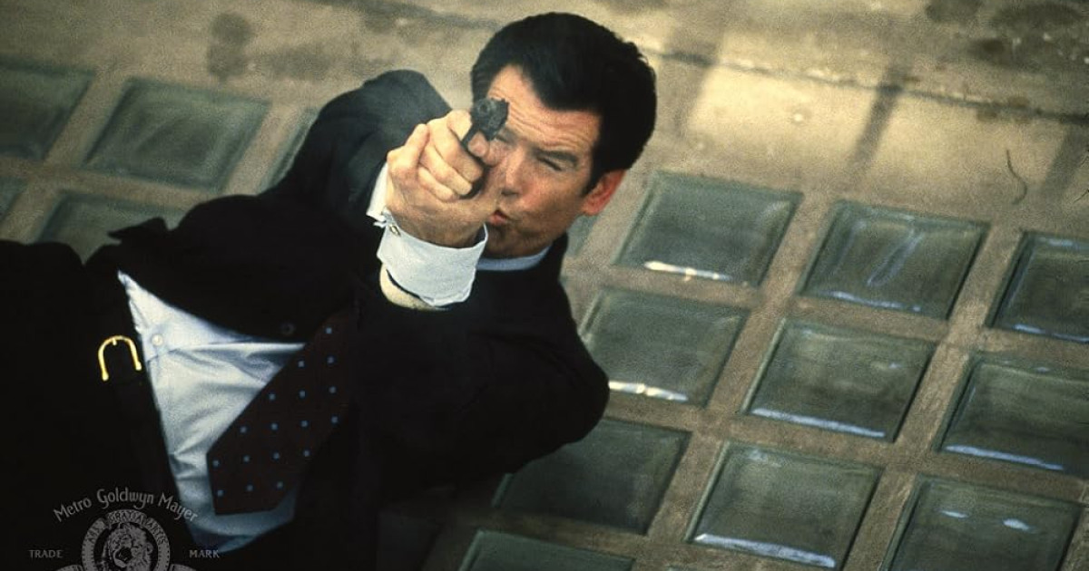 Pierce Brosnan mint James Bond