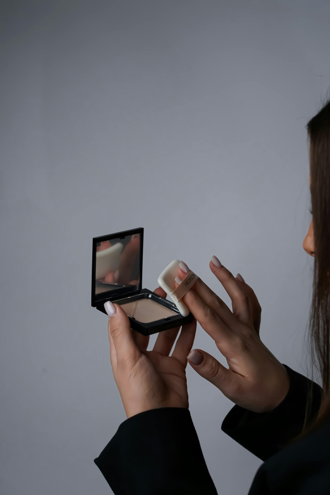 A púder a legjobb barátod, ha a sminked felfrissítése a célod.