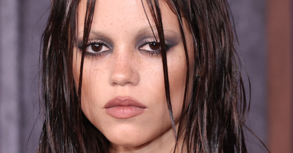 Borítókép: A „fáradt lány” sminktrend tarol a TikTokon és a divatvilágban – igazi mentőöv lesz ez a rohanós reggeleken!